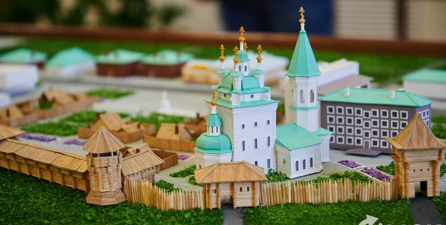 Захватывает не меньше, чем Minecraft и "Лего". Зачем в Омске собрали Тарский кремль из зубочисток и опилок