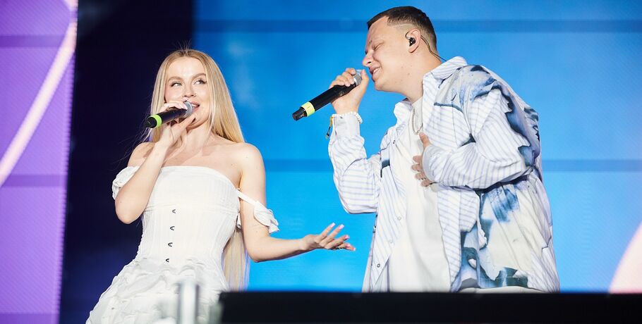 "5УТРА" рассыпали перед омичами "Искорки": как прошёл первый вечер Дня молодёжи