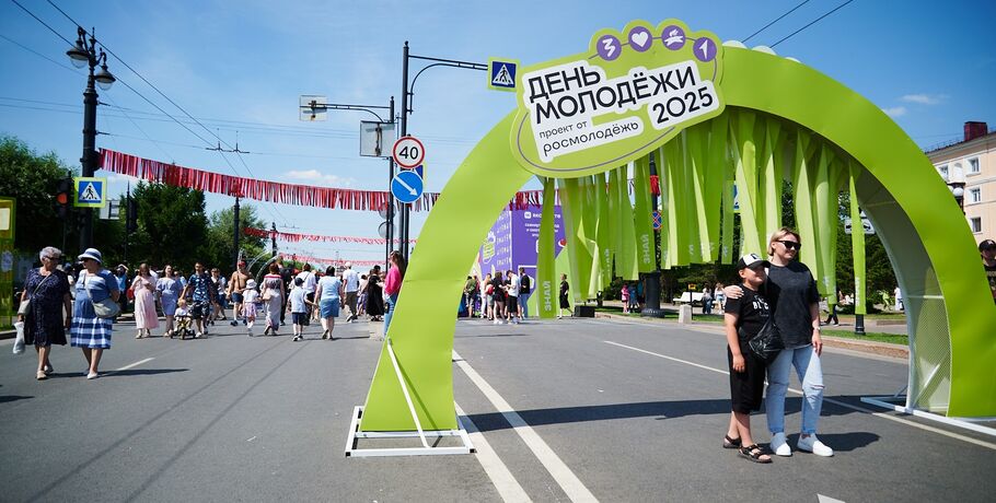 Трюки, известные актёры, "нашествие" блогеров: хайлайты Дня молодёжи - 2025