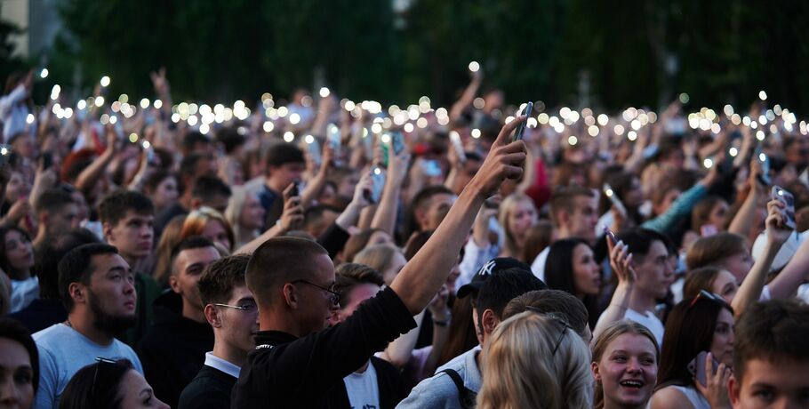 Вечер, полный музыки: Омск зажёг на концертах Егора Крида и JONY