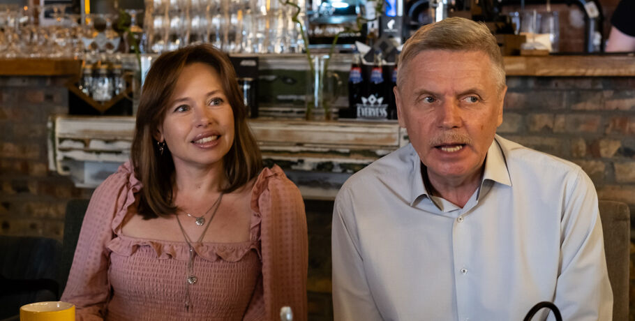 "Есть соблазн уйти в поверхностный юмор". Омский театр покажет премьеру о воспетой юности