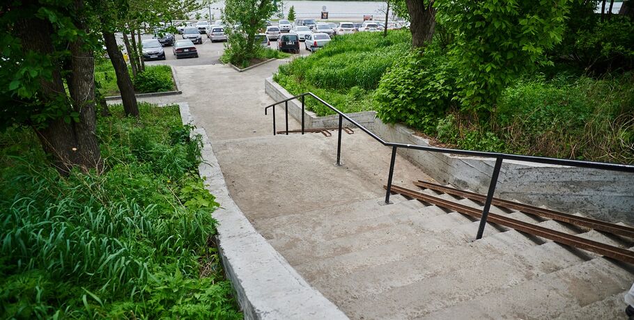 В центре Омска продолжили прокладывать "Лестницу к Океану"