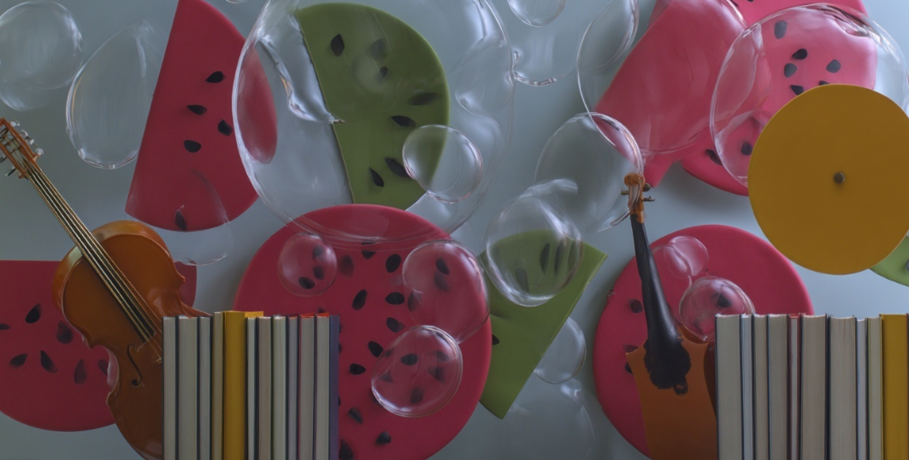 Раскрашиваем день в зелёный, находим любовь в Париже, пускаемся в безумства: чем заняться в выходные в Омске