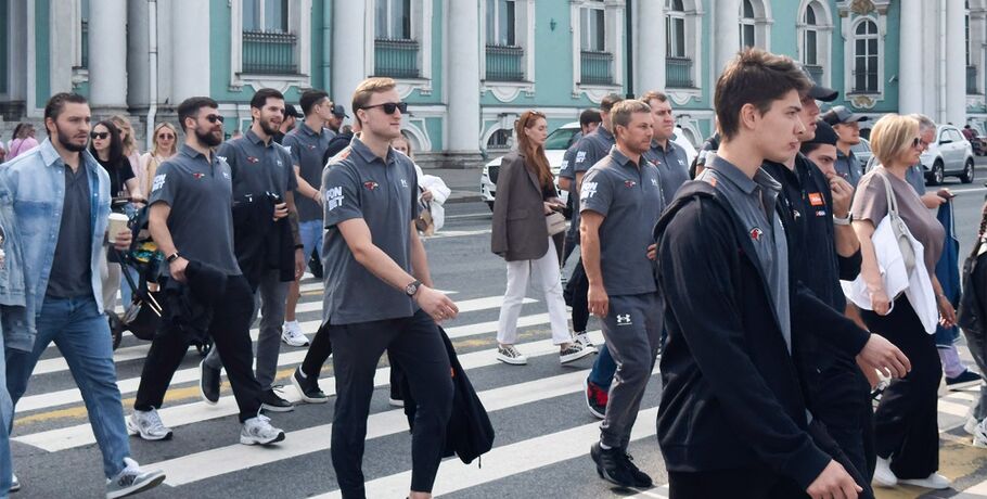 Суровые "ястребы" в городе на Неве: открытая тренировка "Авангарда" в Питере