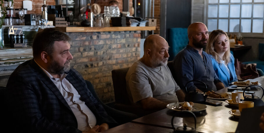 "По глупости мы начинаем верить, что мы высшие существа". Чехов в стиле 90-х в Омске