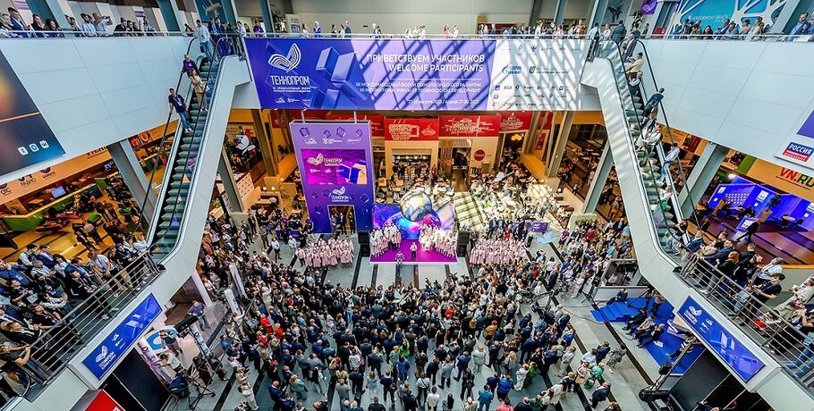 "Ростелеком" представил технологии ИИ для цифровых регионов на "Технопроме-2025"