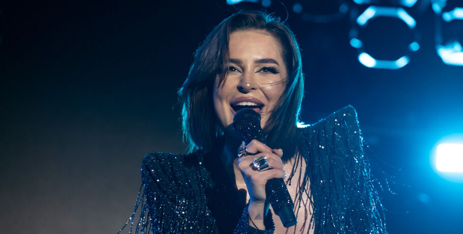 Любовь, самообман, гармония и худи. О чём спели омичам Amirchik и группа Artik и Asti