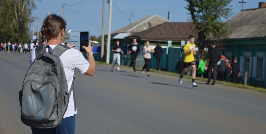 Бежали, пока призы не дали. В Таре прошёл юбилейный полумарафон