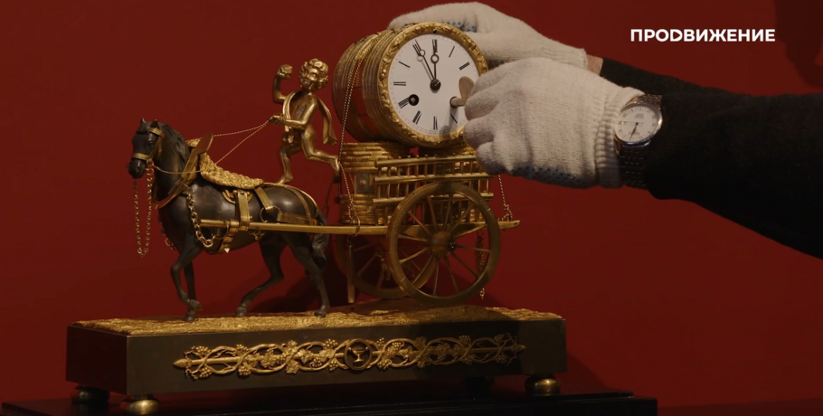 В омском музее презентовали, как работают отреставрированные часы XIX века