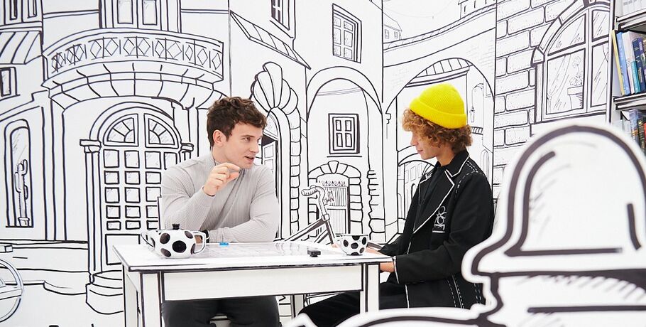 "Экзистенциальные вопросы по ночам спать не дают". Что, когда и ради чего читают артисты мюзиклов