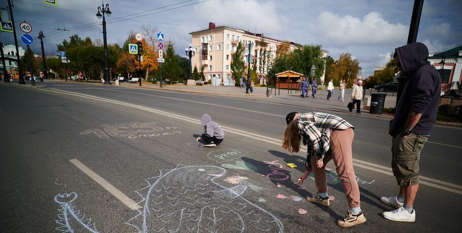 Такой яркий "Пешеходный Любинский". Омичи раскрасили центральную улицу города