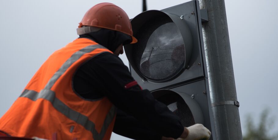 Теперь без пробок? В Омске завершили внедрение искусственного интеллекта в светофоры