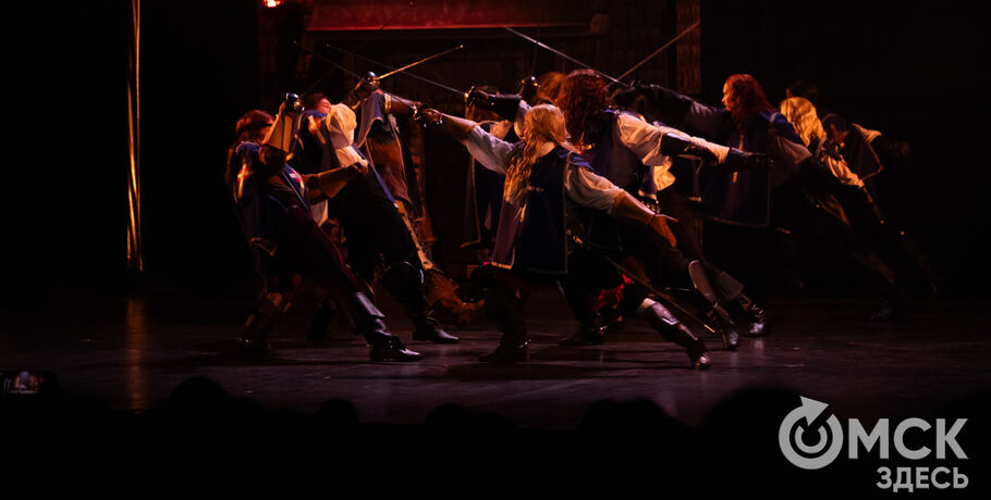 Тысяча чертей! "Галёрка" начала театральный сезон под звон шпаг