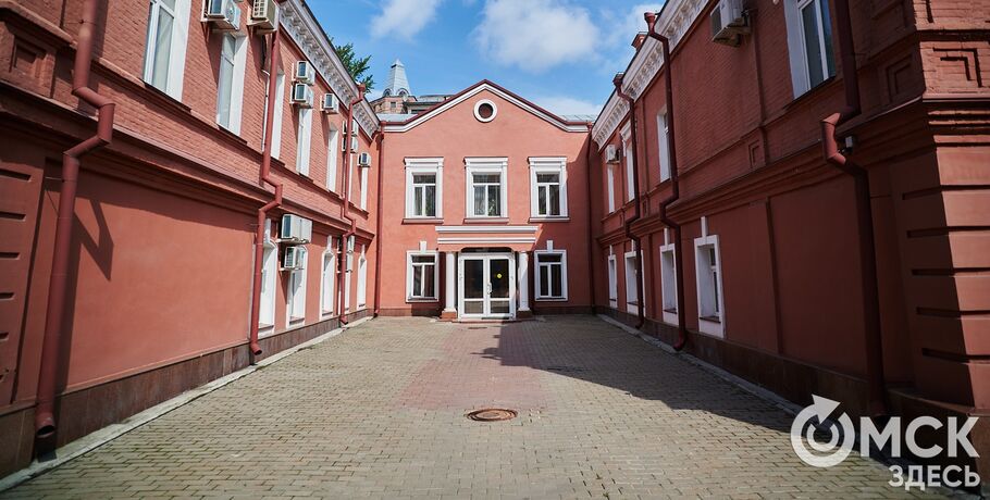 Прогулки с профессором: "разбираем по кирпичикам" особняк, помнящий Белый Омск и американских дипломатов