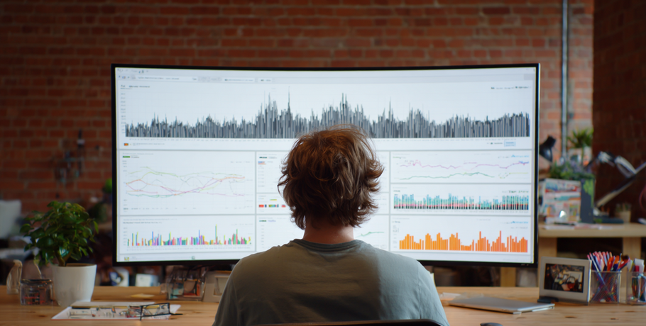 ИТ-лабиринты: кто правит кодом в современном цифровом пространстве