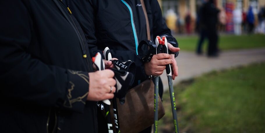 На своих двоих. В Омске отметили Всероссийский день ходьбы