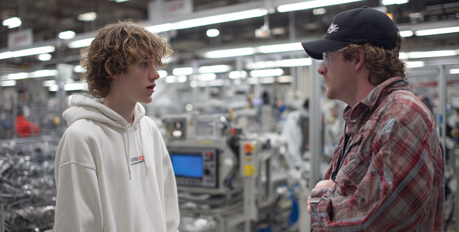 Карьера по-иксовски, рисковые игреки и гибкие зумеры: как работать с людьми разных поколений