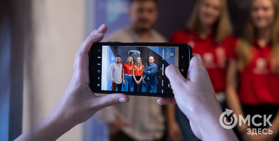 Плёночные фотографии, браслетики и шансон в раздевалке. Волейбольные "Омички" честно о себе и команде