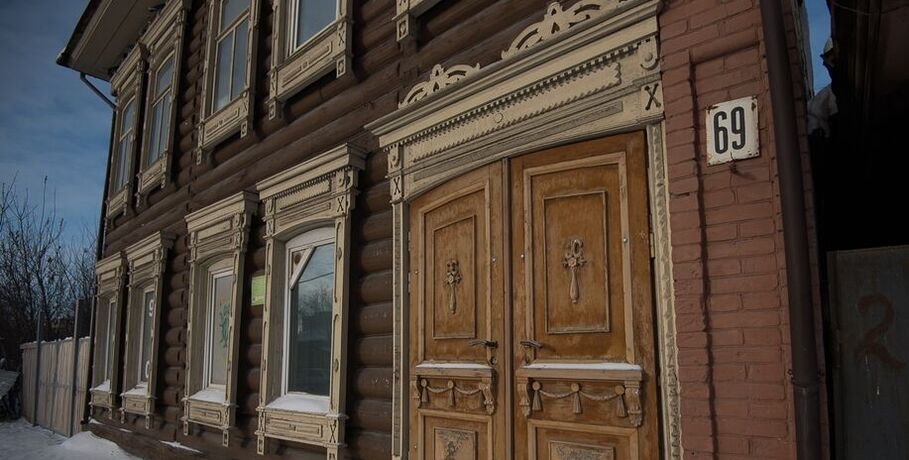 Создать точку притяжения или сравнять с землёй: качели деревянного зодчества в Омске