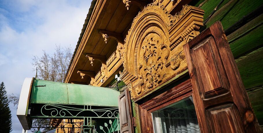 Прогулки с профессором: резной "кокошник" для домовладелицы начала XX века