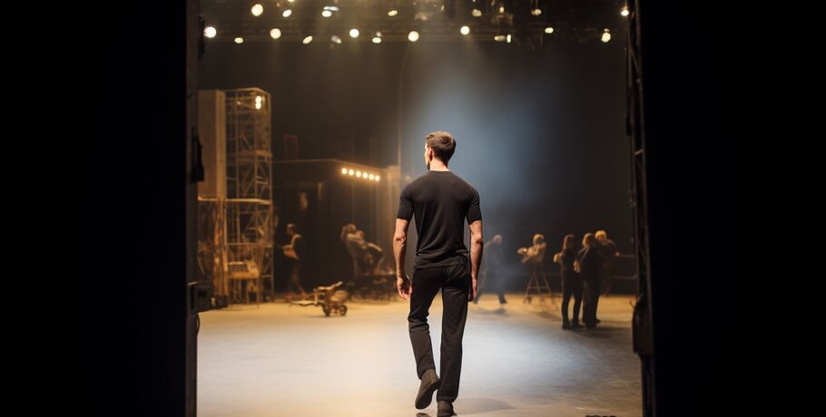 "Там ты делаешь про то, что у тебя болит". Зачем актёры работают в нескольких театрах