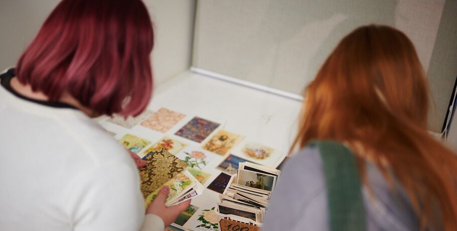 "Не стесняйтесь открывать новое": что омичи скупают на книжной распродаже