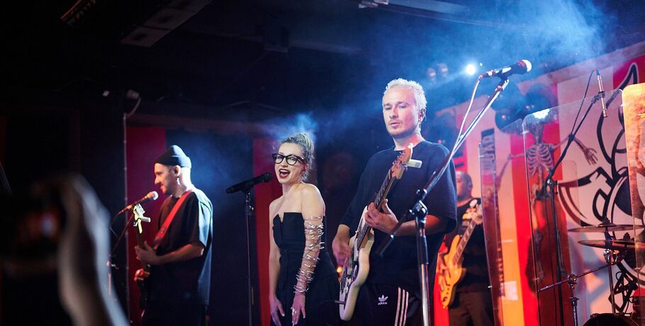 "Пока солистка я, песни будут о любви". Интервью с группой "Мураками" перед концертом в Омске