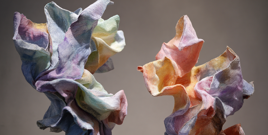 Скульптуры, которые шепчут: как художница превращает пелёнки в искусство самоанализа