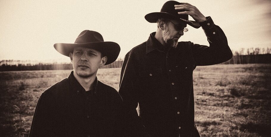 Омские музыканты дуэта From the Land представили песню, которая вечно играет на повторе