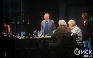 В безмолвии рождается правда. Никита Михалков привёз в Омск спектакль-исповедь