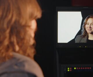 "Почаще останавливайтесь и вы будете в шоке!" Непоэт Полина Нюберг о творчестве и красоте жизни