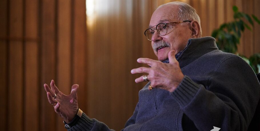 "Хотел сыграть его в Омске и не ошибся". Никита Михалков объяснил, почему привёз легендарный "12"