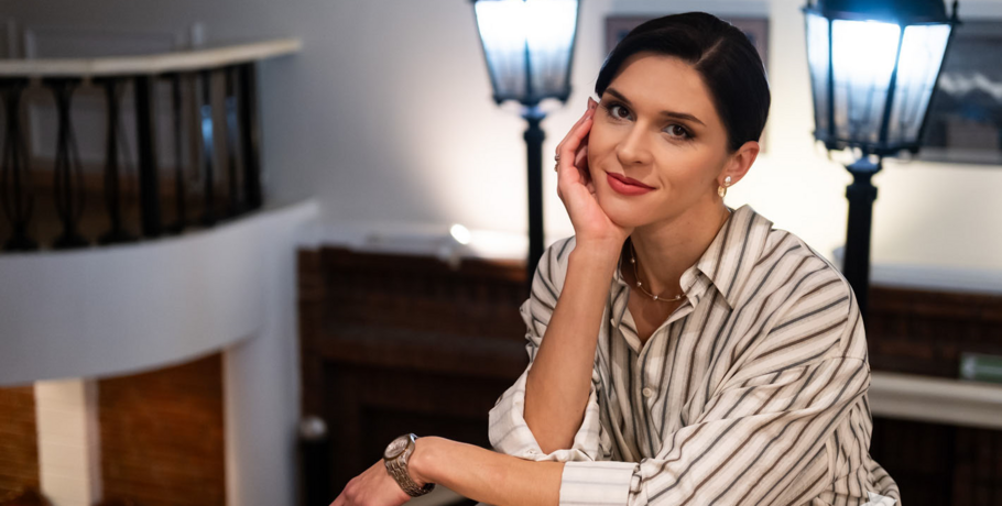 Актриса Омской драмы Юлия Пошелюжная об Анне Карениной, языке тела и химии с партнёром по сцене