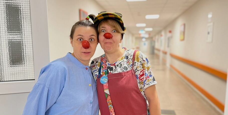 "Красный нос защищает и не даёт погружаться в боль".&nbsp;Больничный клоун о личных мечтах и детской стойкости
