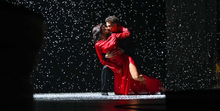 Что нашла и потеряла "Анна Каренина" в пластическом прочтении Омской драмы