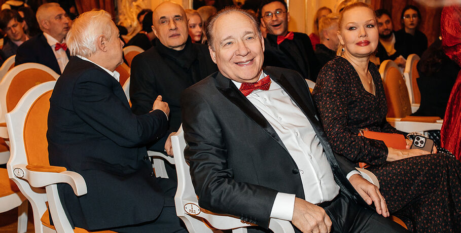 "Всё время находишься на электрической связи, где тебя постоянно "потряхивает". Интервью с Максимом Дунаевским