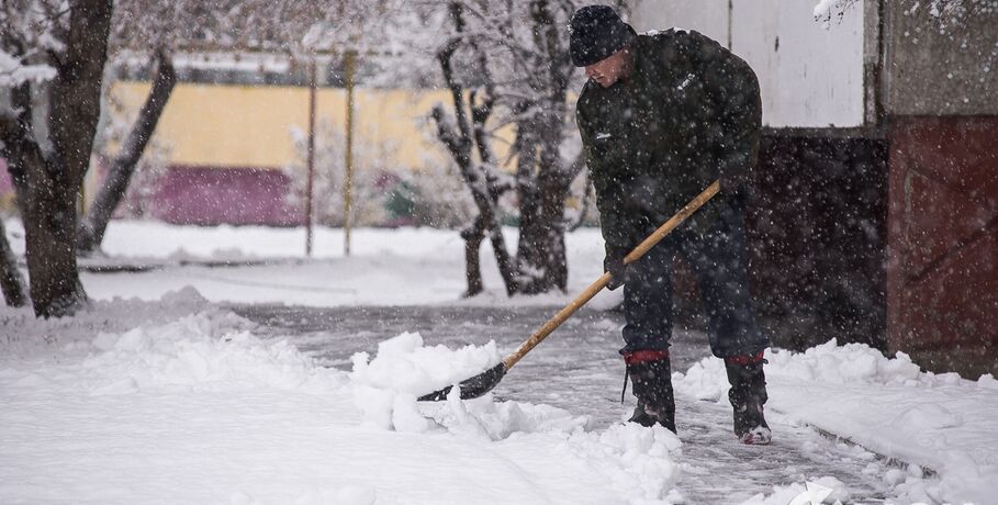 Омск обильно запорошит снегом