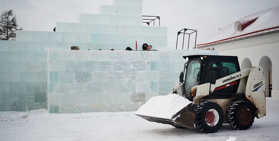 Город во льду: где покататься в центре Омска