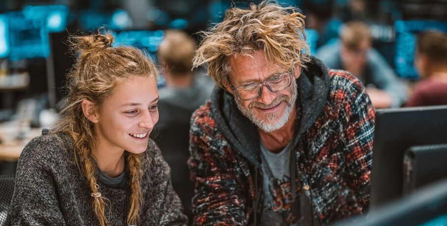 Шанс войти в ИТ: сибиряки от 18 до 55 сели за парту омской школы для айтишников