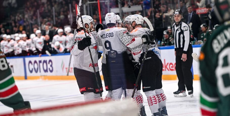 Дальше - "Металлург". Благодаря очередной победе "Авангард" вышел на вторую строчку Востока