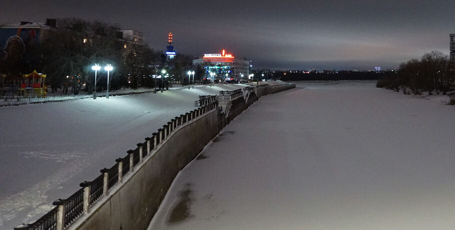 Зимнее благоустройство. На набережной Оми поставили 3D-ограждение&nbsp;
