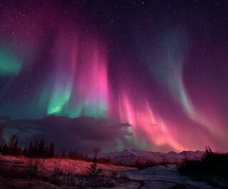 Экстремальная магнитная буря вызвала красочное шоу в небе над Омском