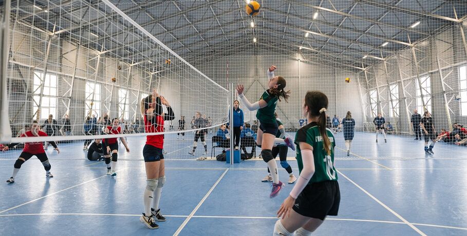 Спортсменки играют сердцем: омские волейболистки поддержат онкопациентов