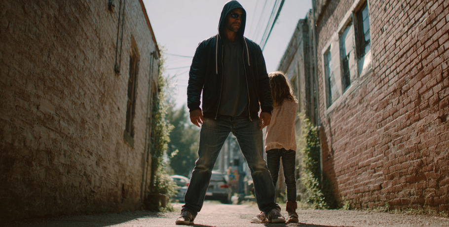 ​​Безопасные прогулки: что делать, если хулиганы распускают руки