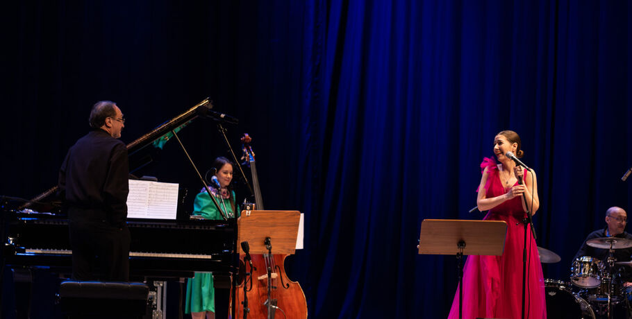 "Я не собираюсь играть, как бразильцы". Даниил Крамер вновь привёз в Омск музыкальные "тропики"