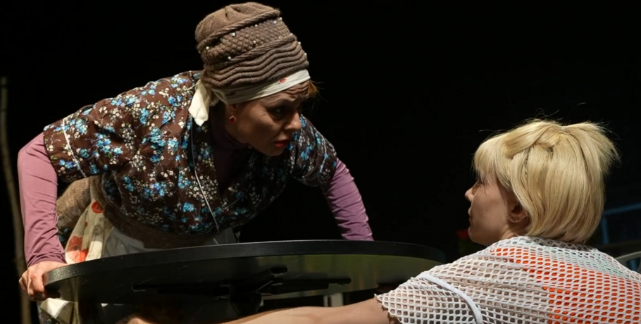 Почему "Валентина" оказалась непонятой: спектакль "Пятого театра" разобрали зрители и театроведы