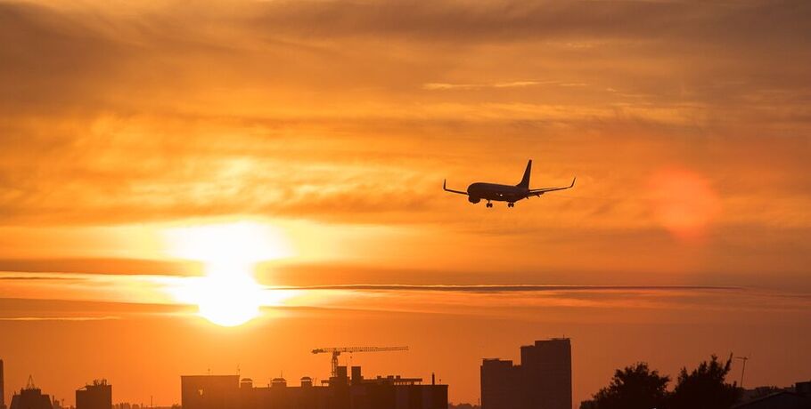 В Омском аэропорту выделили место для объятий и поцелуев