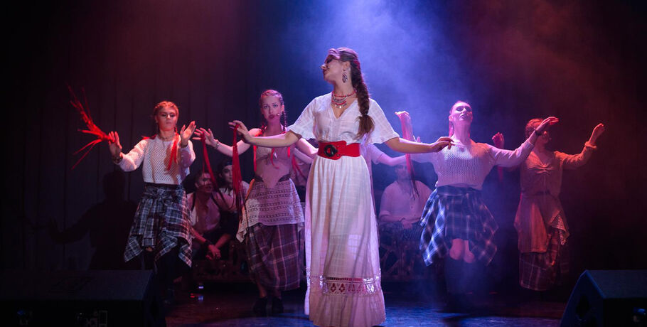 "Всё, что случится, - предрешено": мюзикл "Яга" летит в Омск