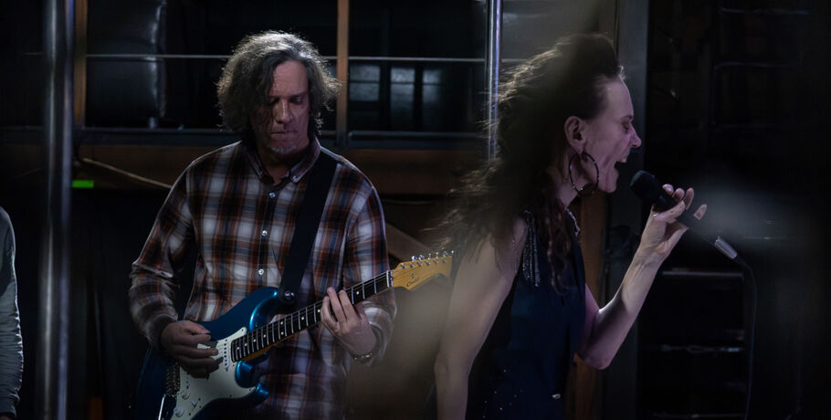 Застрять между мирами под рок. Проект "Фьюжн" на одну ночь превратит ночной клуб в театр