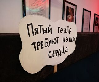 Чаепитие с артистами и прогулка в декорациях. 